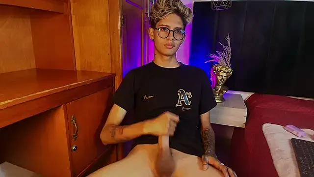 massimo_alessandro from StripChat is Freechat