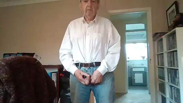 MatureJohn765 from StripChat is Freechat