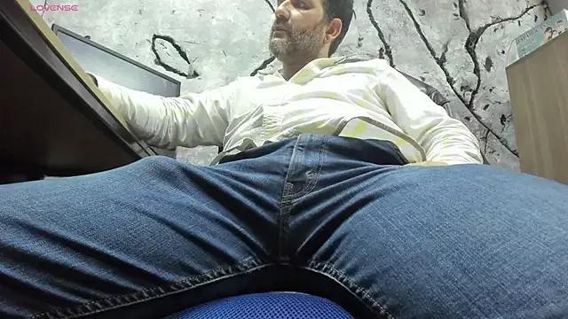 Maxi_TheBigDaddy from StripChat is Freechat