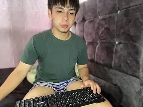 Maximo_Miller from StripChat is Freechat