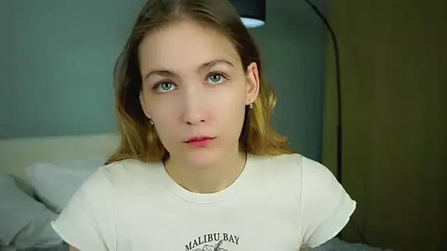 MaxineGrise from StripChat is Freechat