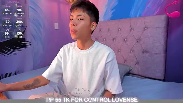 MaxiWildd from StripChat is Freechat