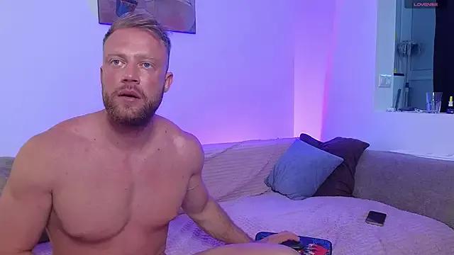 MaxMia from StripChat