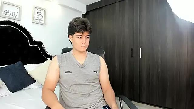 MaxxiCruz from StripChat
