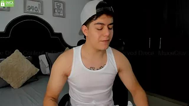 MaxxiCruz from StripChat is Freechat