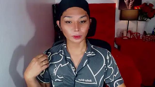 MaxxineMorenaTs from StripChat