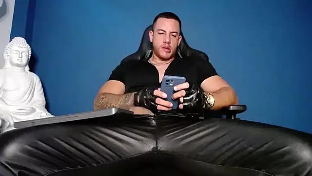 Maxxxpowerful from StripChat