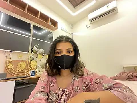 MaYaa__11 from StripChat