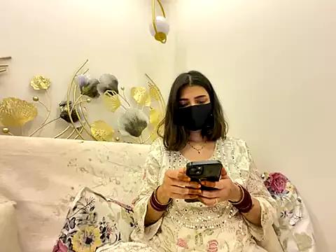 MaYaa__11 from StripChat