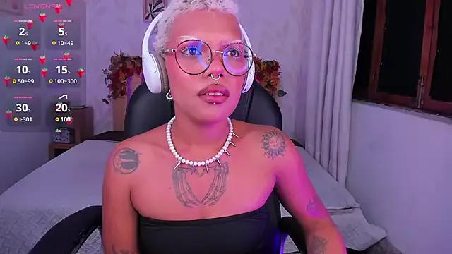 maze_silverstar from StripChat is Freechat