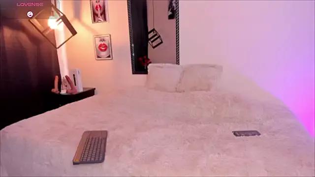 Try our streaming cams variety and talk on a personal level with our adorable girls streamers, showing off their bountiful shapes and dildos.