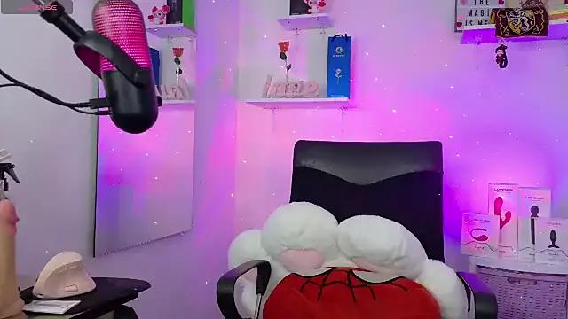 Try our streaming cams variety and talk on a personal level with our adorable girls streamers, showing off their bountiful shapes and dildos.