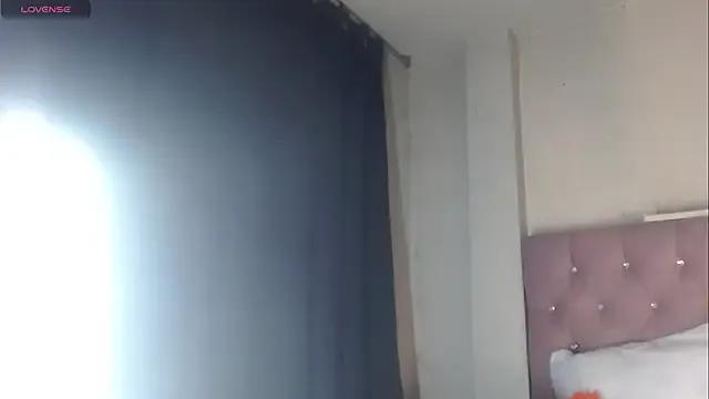 megan_f0xxx from StripChat is Freechat