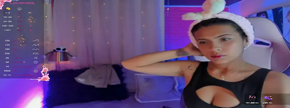 Try our streaming cams variety and talk on a personal level with our adorable girls streamers, showing off their bountiful shapes and dildos.