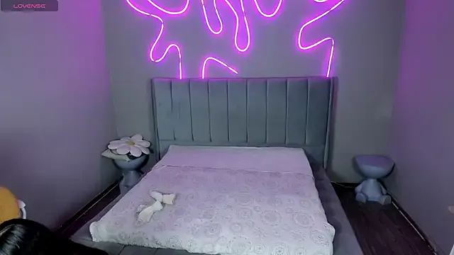 Try our streaming cams variety and talk on a personal level with our adorable girls streamers, showing off their bountiful shapes and dildos.