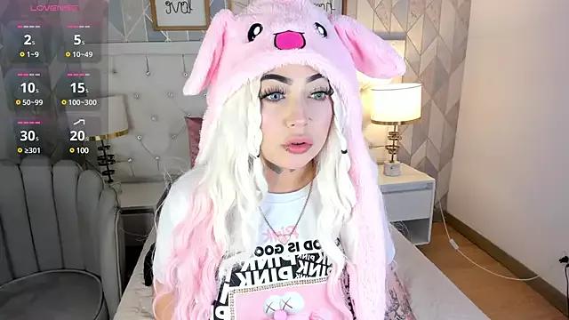 Try our streaming cams variety and talk on a personal level with our adorable girls streamers, showing off their bountiful shapes and dildos.