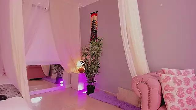 MelanieMiller_ from StripChat is Freechat