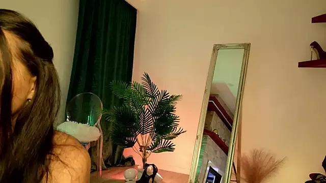 MelanieRoyale from StripChat is Freechat