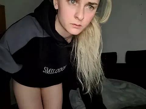 MeliMore from StripChat is Freechat