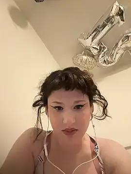 Melissa-Kiss from StripChat is Freechat