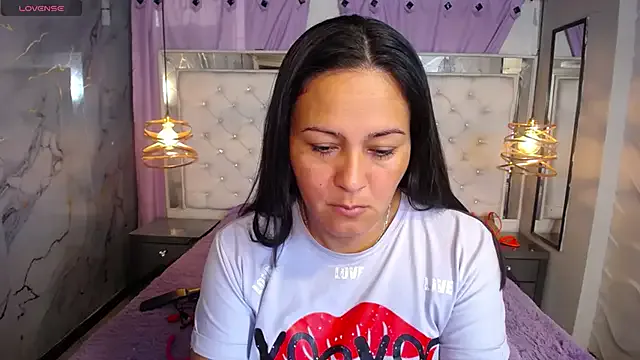 Melissa-roberts from StripChat is Freechat