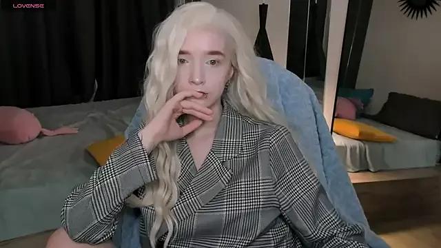 Try our streaming cams variety and talk on a personal level with our adorable girls streamers, showing off their bountiful shapes and dildos.