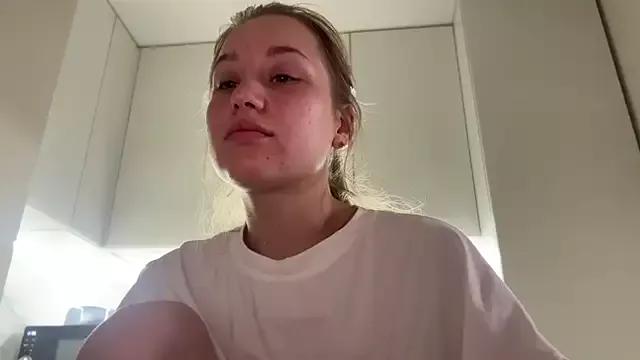 melissatender from StripChat is Freechat