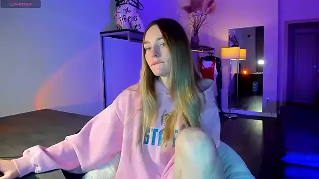 Melloudy from StripChat