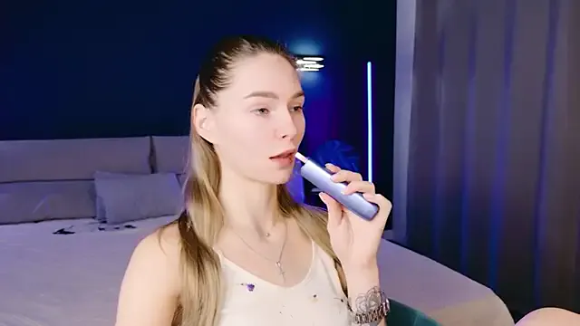 Melloudy from StripChat