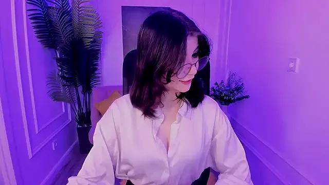 MeLLSawertyq from StripChat is Freechat