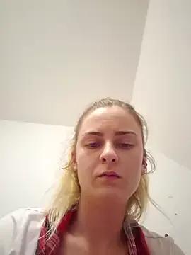 Melly4You from StripChat is Freechat