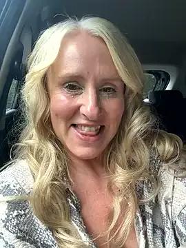 Melody_UK from StripChat is Freechat