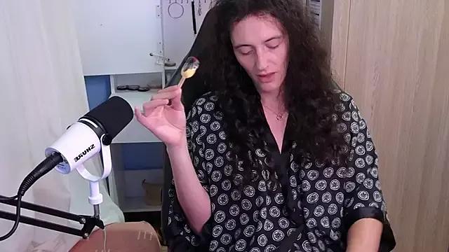 MemiKouki from StripChat