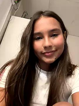 merliarosee from StripChat is Freechat