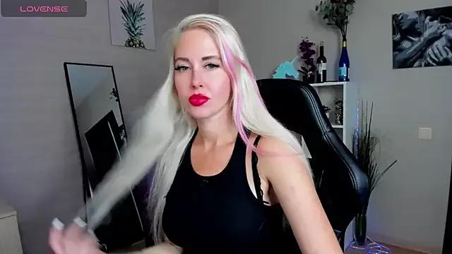 Mermaid_N from StripChat is Freechat