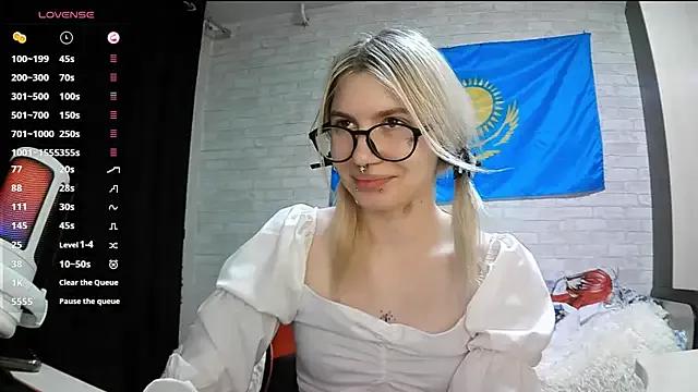 MernaGoggin from StripChat is Freechat