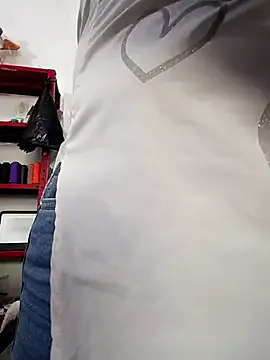 Mia-Glow from StripChat is Freechat