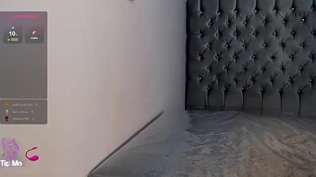 Mia_gomez_t from StripChat is Freechat