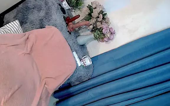 mia_holly18 from StripChat is Freechat