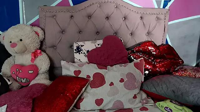 Try our streaming cams variety and talk on a personal level with our adorable girls streamers, showing off their bountiful shapes and dildos.