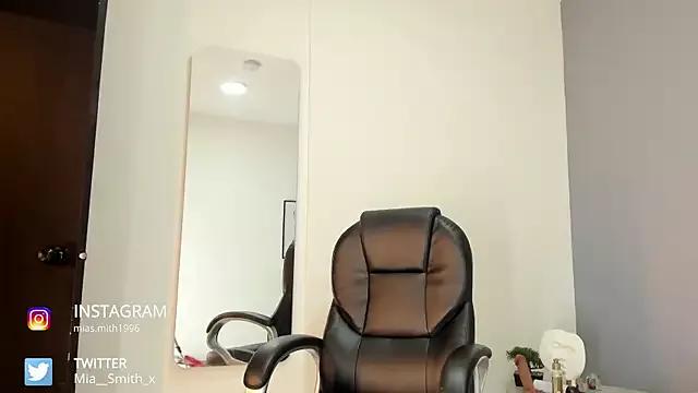 Mia_smith_x1 from StripChat is Freechat
