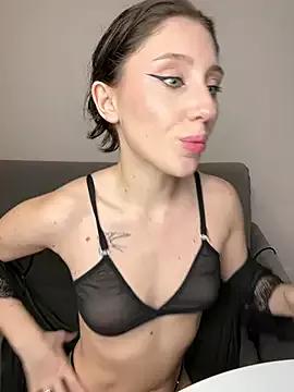 MiaaLoveeee from StripChat