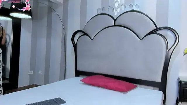 MiaAmore_ from StripChat