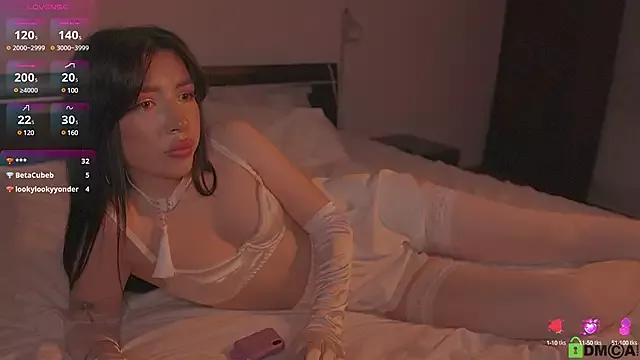 MiaDelmare from StripChat is Freechat