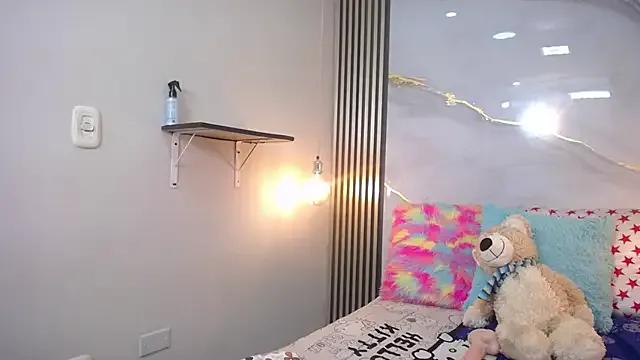 Miah-Princess from StripChat is Freechat