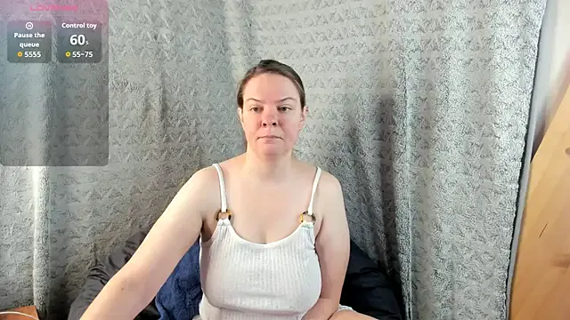 MiaLores from StripChat is Freechat