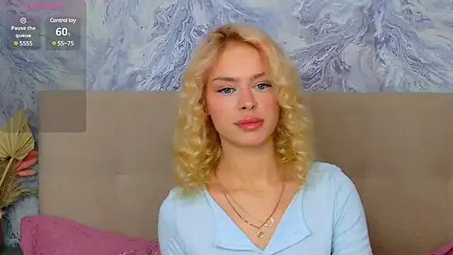 MiaMaybrook from StripChat is Freechat