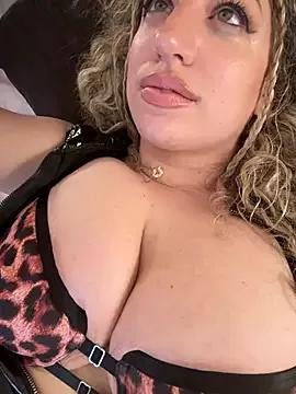 miamellycious from StripChat is Freechat