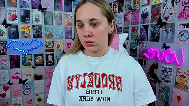 MiaMilas from StripChat