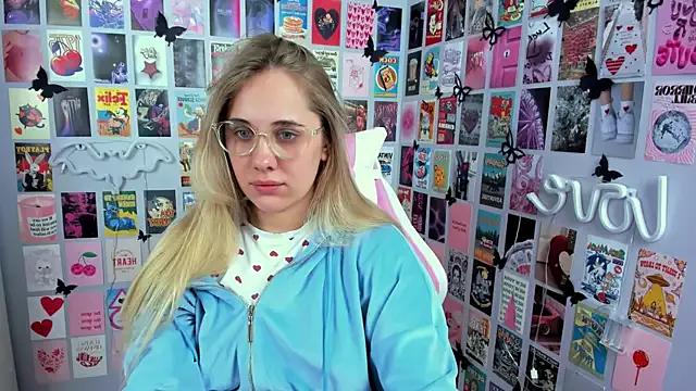 MiaMilas from StripChat is Freechat